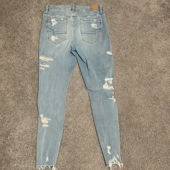 American Eagle The Dream Jean very distressed, Curvy Hi-Rise Jegging - Picture 4 of 5